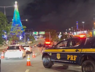 Motorista é preso embriagado após passar em alta velocidade e com pneu furado em blitz em Natal