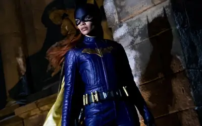 Cancelar Batgirl faz sentido na finança, mas pega muito mal para a WB