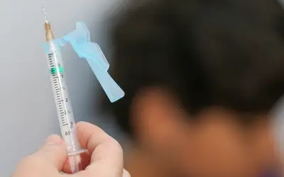Dez estados já iniciaram a vacinação contra a dengue em crianças