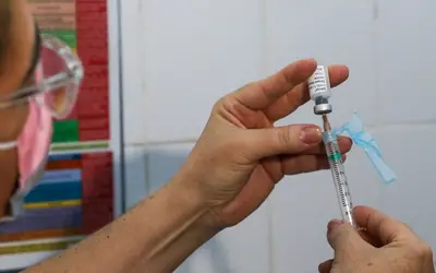 São Paulo vai iniciar a vacinação contra a dengue em escolas