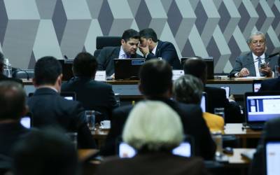 CCJ do Senado adia votação da PEC que altera regime jurídico do BC