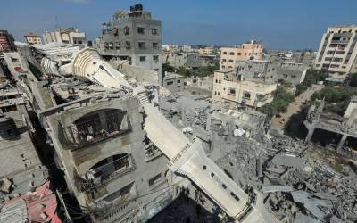 Israel bombardeia centro de Gaza e tanques avançam em Rafah