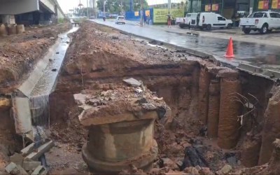 Cratera se abre no canteiro central da BR-101 na Zona Norte de Natal