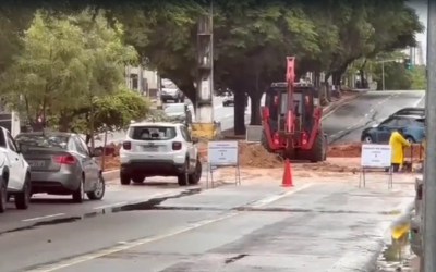 Avenida Prudente de Morais é interditada parcialmente para obra em galeria de drenagem em Natal